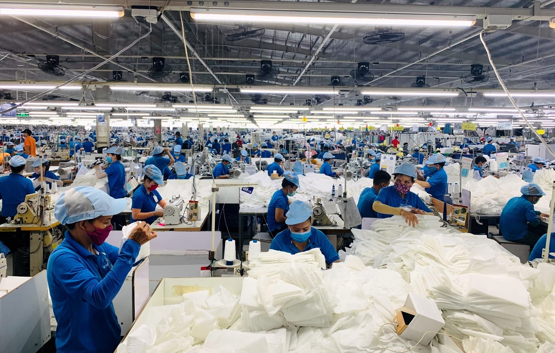 Nhiều sáng kiến kinh nghiệm của NLĐ được áp dụng vào thực tiễn, góp phần giảm thiểu nguy cơ tai nạn lao động. Ảnh: Hoàng Bin