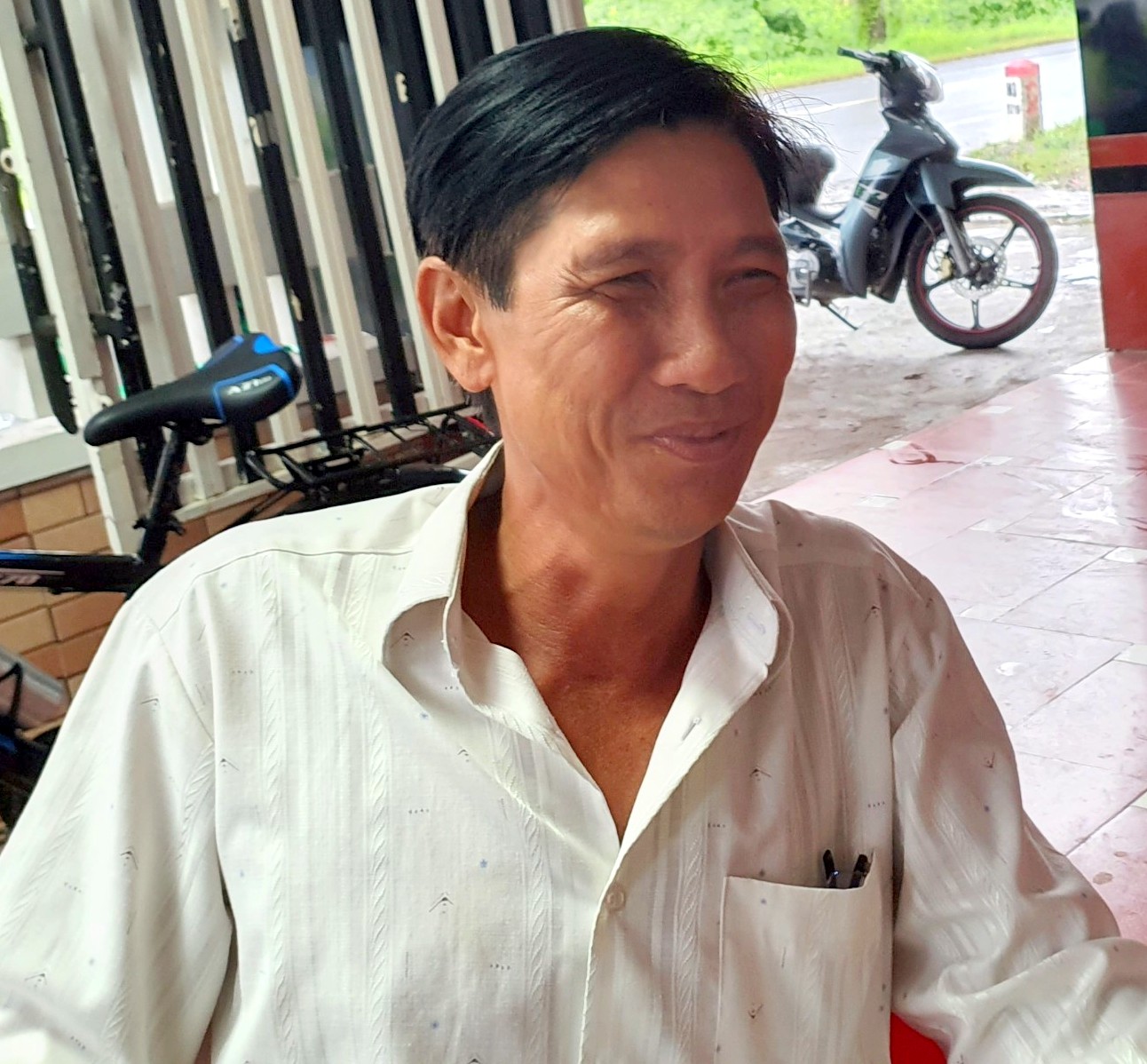 Ông Nguyễn Văn Lượm (ở thị xã Giá Rai, tỉnh Bạc Liêu) bị mất tiền do tin lời môi giới đi lao động Hàn Quốc. Ảnh: Nhật Hồ