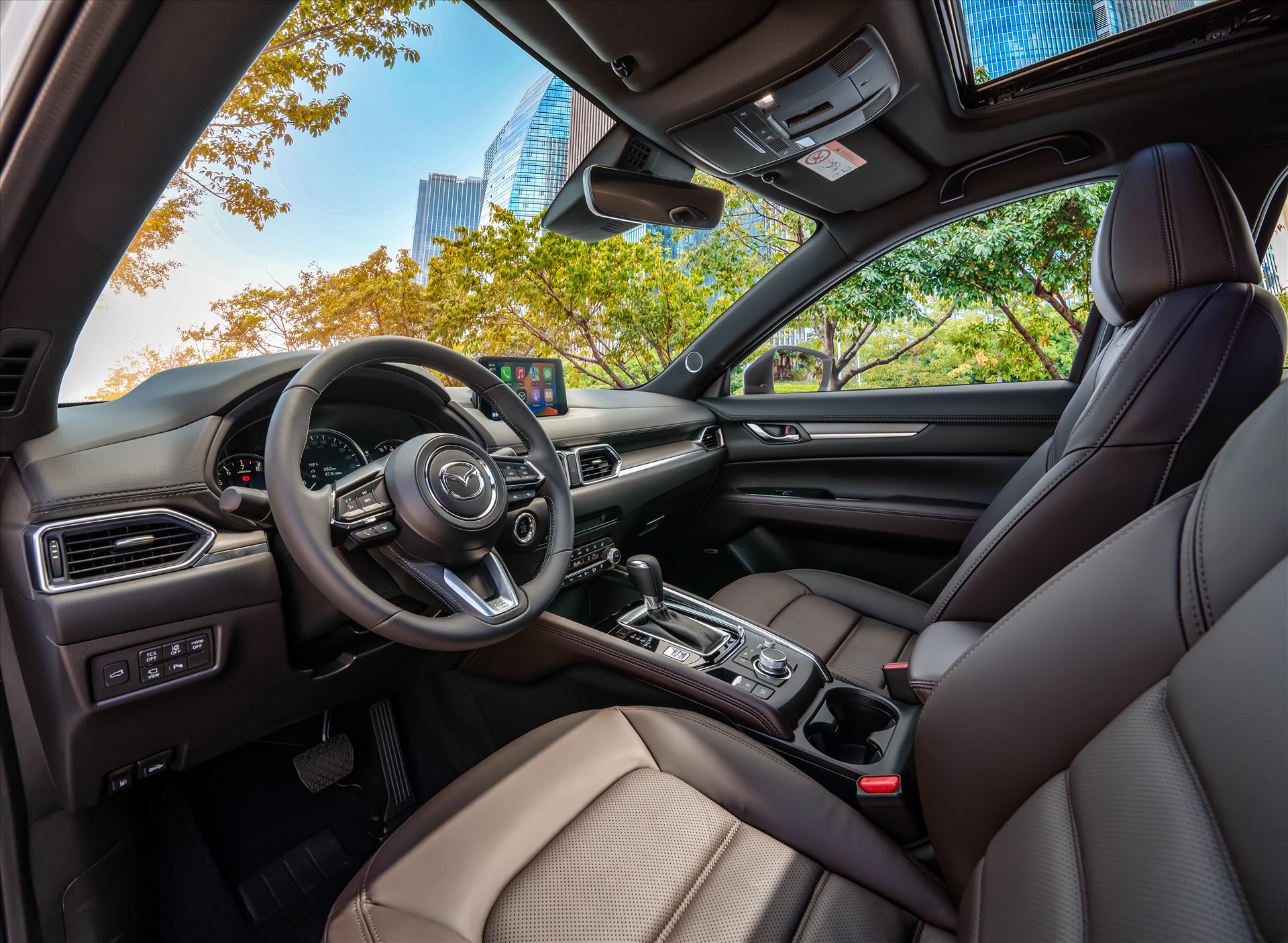Thaco đã thay đổi một vài chi tiết bên trong khoang nội thất New Mazda CX-5 để giúp độ hoàn thiện tốt hơn, xe sang trọng hơn. Ảnh: Thaco