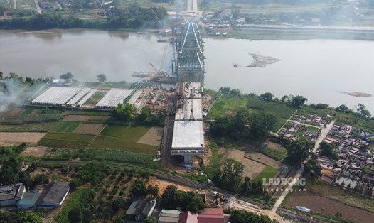 Theo đồ án quy hoạch, thành phố Yên Bái được phát triển trên nền tảng lấy sông Hồng làm trung tâm.
