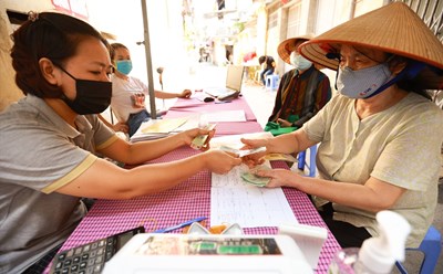 Người về hưu phải chờ đến tháng 9.2023 mới được truy lĩnh phần lương hưu chênh lệch từ tháng 7. Ảnh: Hải Nguyễn