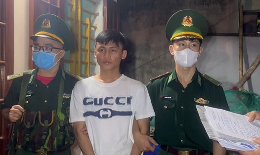Đỗ Văn Ơn (19 tuổi), trú tại xã Bình Hải, huyện Bình Sơn bị bắt trong lúc vận chuyển ma túy vào địa bàn cảng Dung Quất. Ảnh: Thanh Tánh