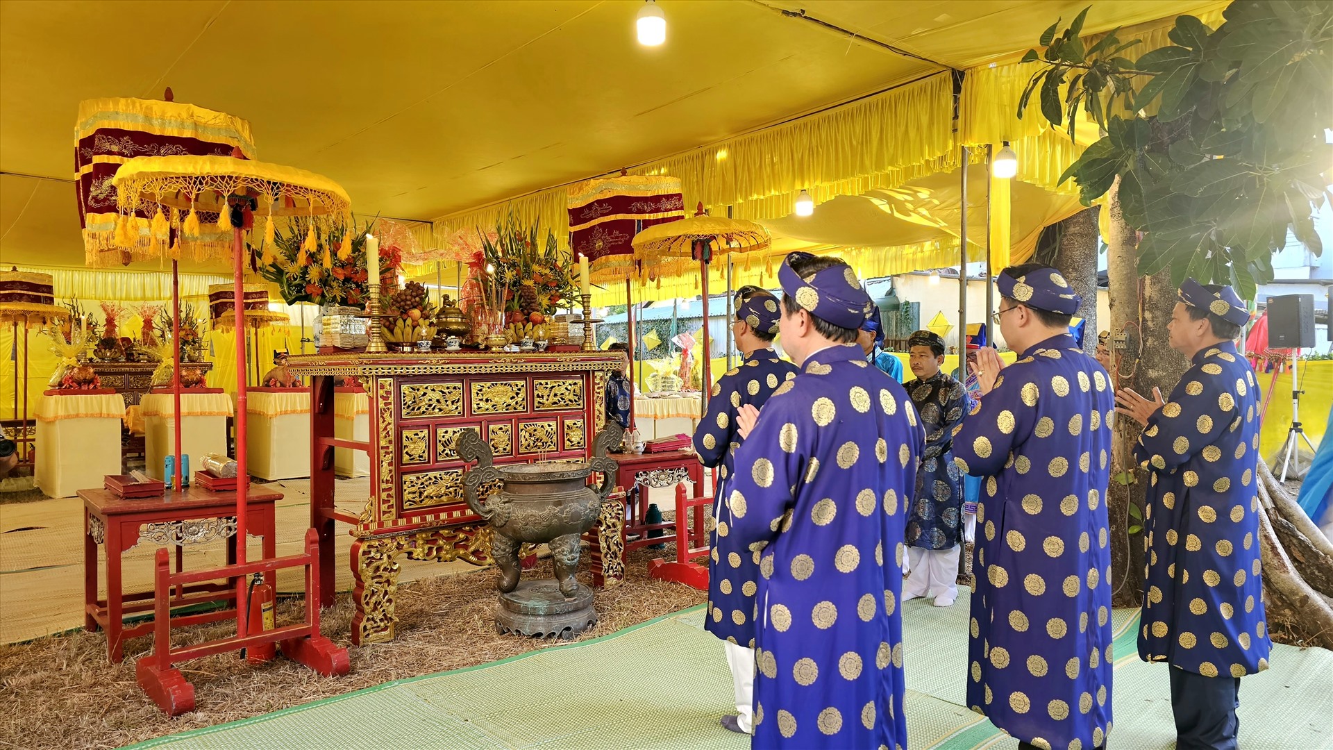 Lễ tế Âm hồn là một lễ tế truyền thống tốt đẹp của Việt Nam đã từng diễn ra trong lịch sử, đặc biệt là dưới thời triều Nguyễn ở Huế, đề cao những giá trị nhân văn, chủ yếu là hình thức gắn kết giữa con người với thế giới tự nhiên.