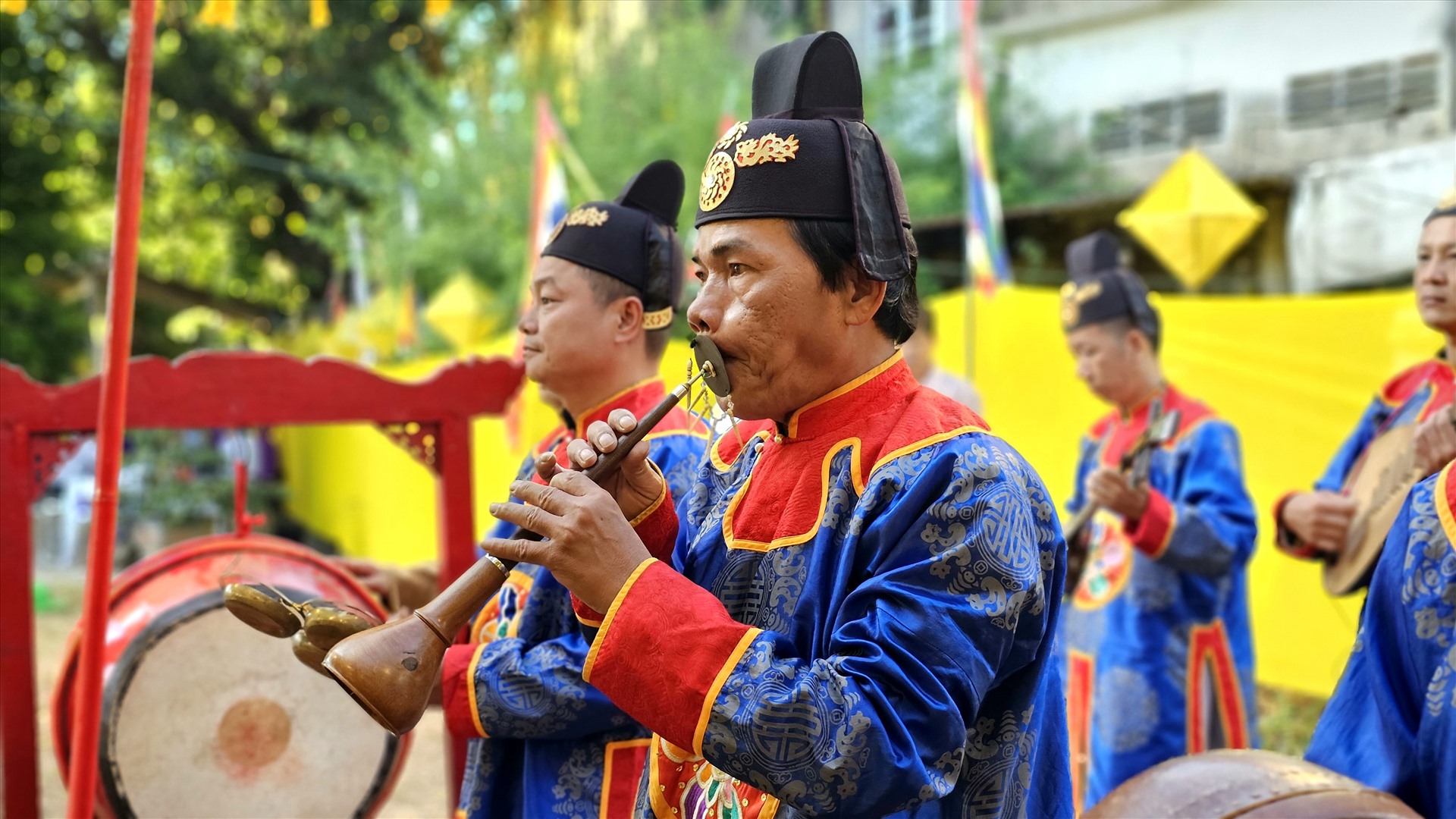 Những bài cổ nhạc dùng trong nghi thức tế Đàn Âm hồn của triều Nguyễn ngày xưa được tấu bởi đội nhã nhạc cung đình Huế. 
