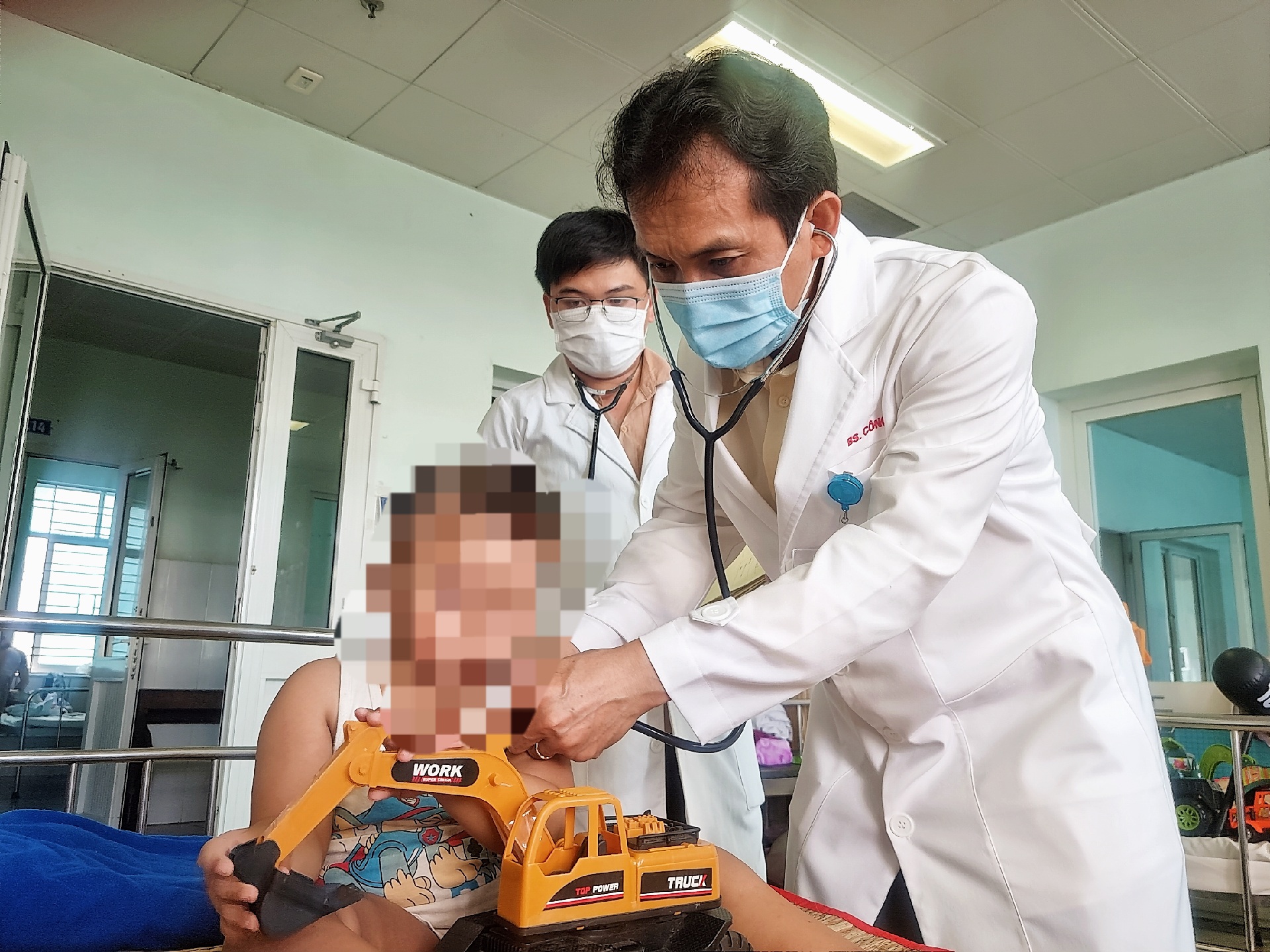 Từ đầu năm 2023 đến nay, Bệnh viện đa khoa tỉnh Vĩnh Long điều trị 89 ca nhiễm TCM. Ảnh: Hoàng Lộc