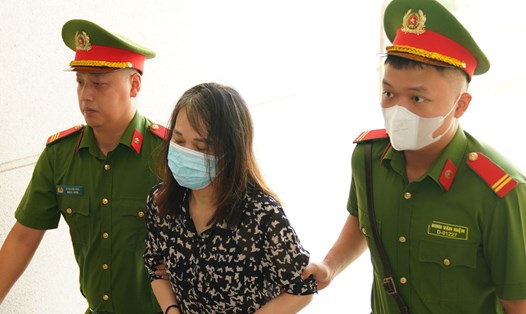 Nguyễn Thị Dung Hạnh bị cáo buộc đưa hối lộ để thực hiện chuyến bay giải cứu. Ảnh: Quang Việt