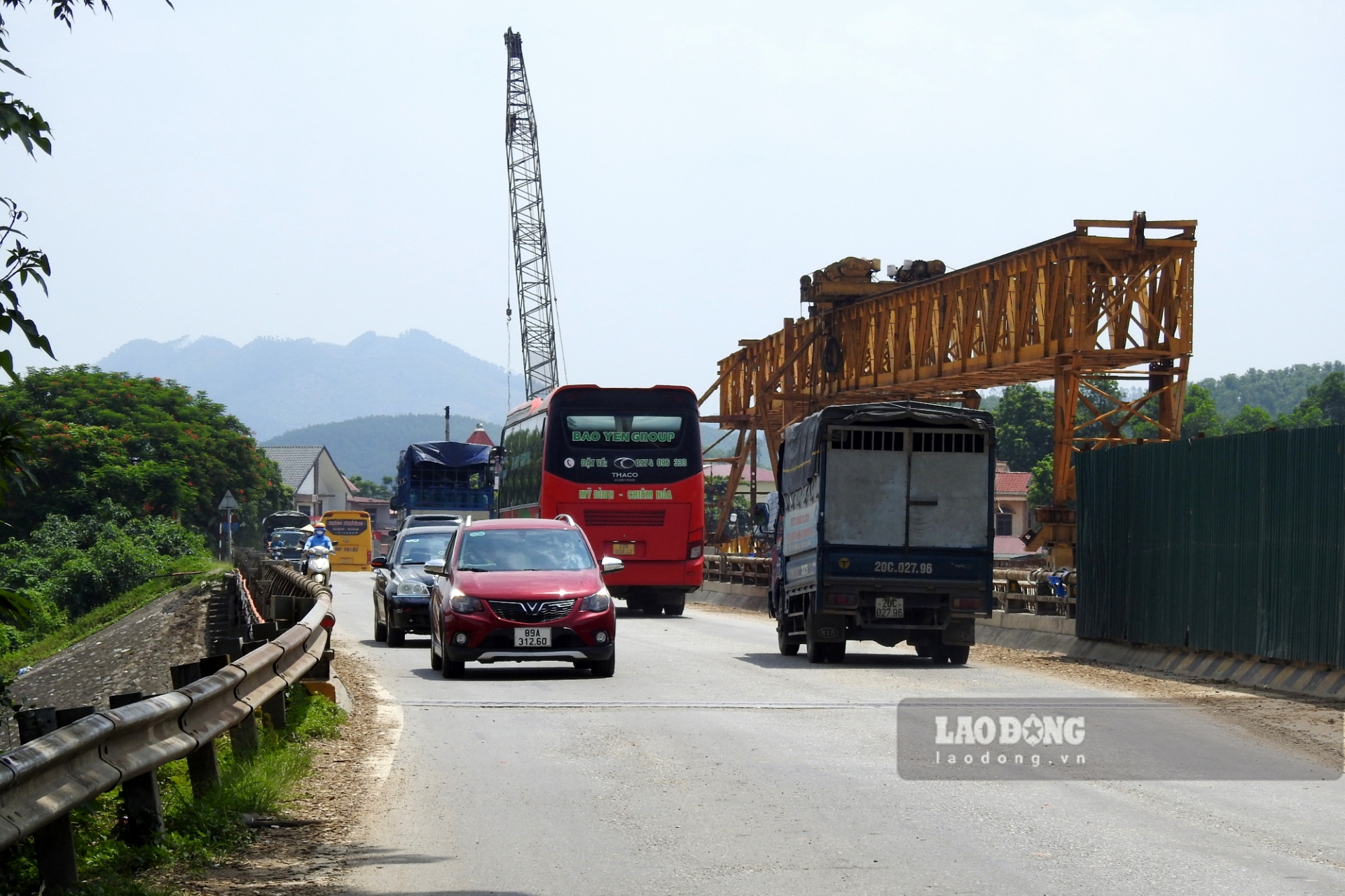 Theo ghi nhận của phóng viên Báo Lao Động trong những ngày giữa tháng 7, cầu Đoan Hùng cũ sau khi hoàn thành sửa chữa với tổng kinh phí hơn 18 tỉ đồng từ năm 2021, các phương tiện đã có thể lưu thông bình thường, mật độ xe qua cầu khá đông, chủ yếu là xe khách, xe con đi các tỉnh Tuyên Quang, Hà Giang...