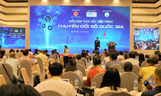 Toàn cảnh diễn đàn "Thúc đẩy tiến trình chuyển đổi số quốc gia", tổ chức tại Hà Nội ngày 5.7. Ảnh: VGP