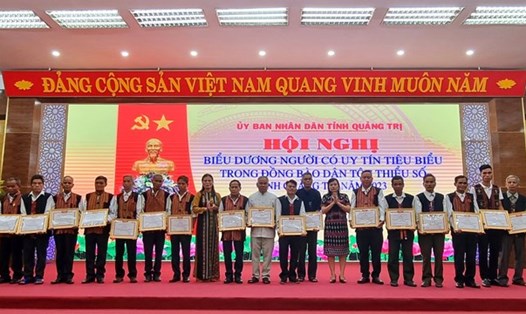  Ủy ban nhân dân tỉnh Quảng Trị tổ chức hội nghị biểu dương người có uy tín tiêu biểu trong đồng bào dân tộc thiểu số năm 2023. Ảnh: TTXVN