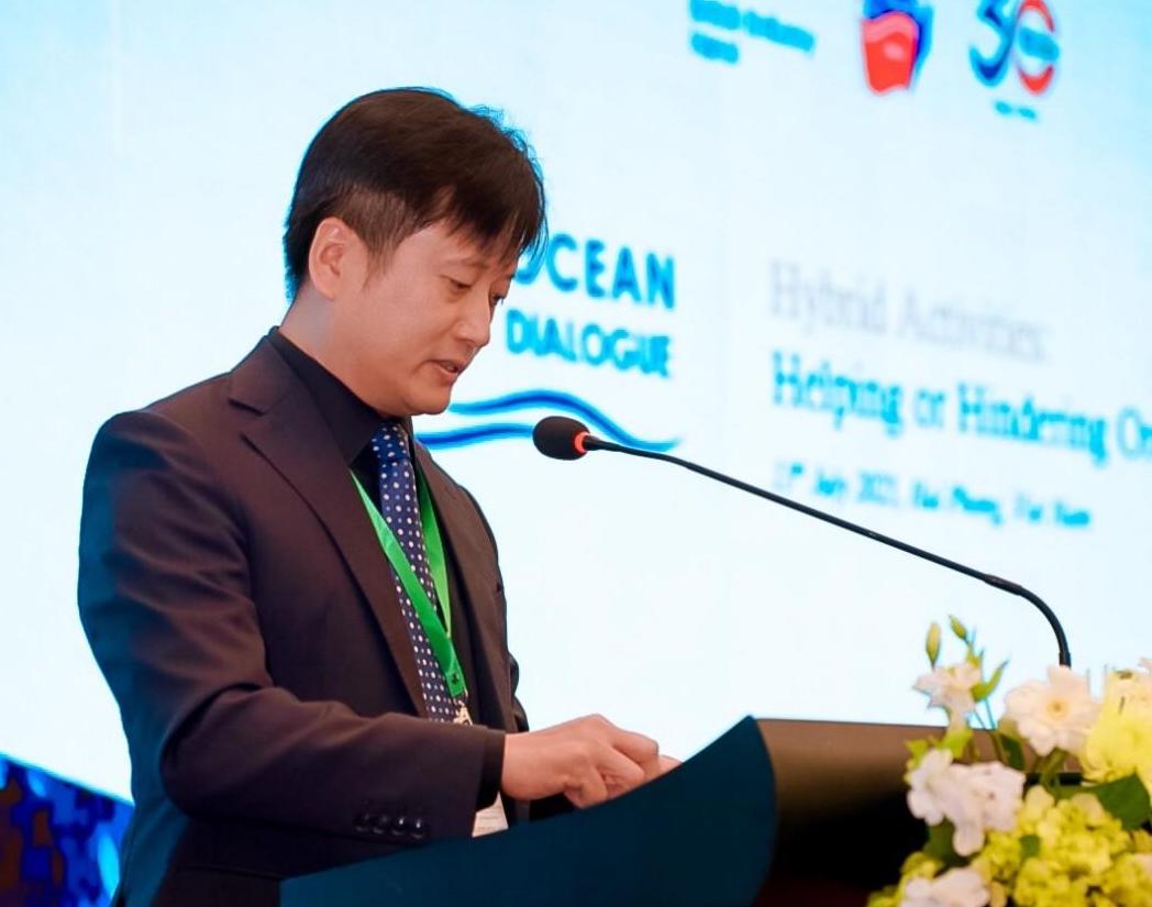 Tiến sĩ Nguyễn Hùng Sơn, Phó Giám đốc Học viện Ngoại giao, phát biểu khai mạc. Ảnh: BNG