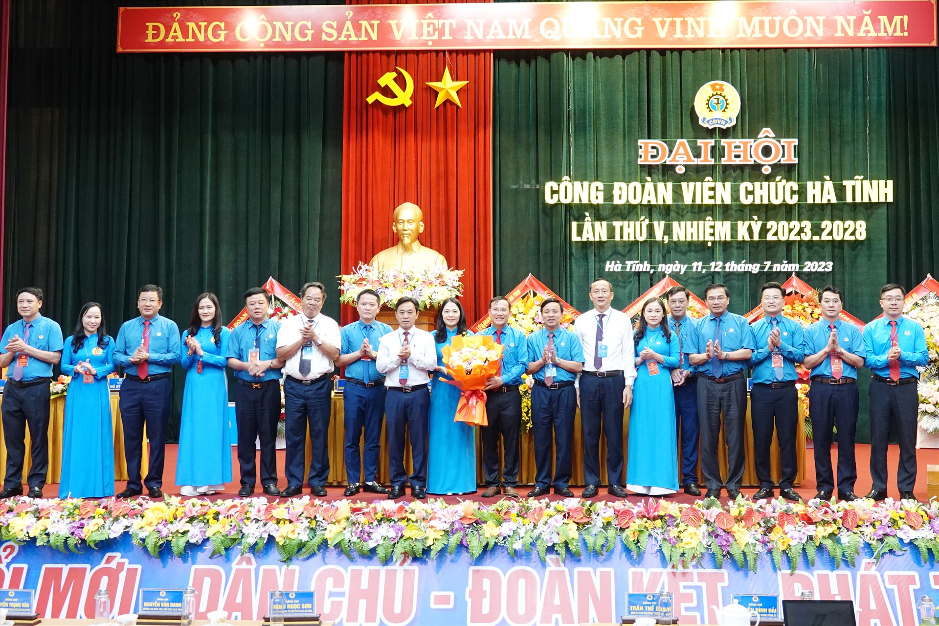 BCH Công đoàn Viên chức Hà Tĩnh nhiệm kỳ 2023 - 2028 ra mắt nhận nhiệm vụ. Ảnh: Trần Tuấn.
