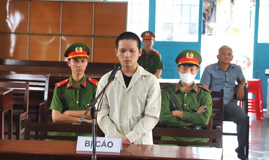 Đối tượng Hiếu tại phiên tòa xét xử. Ảnh Phan Tuấn 