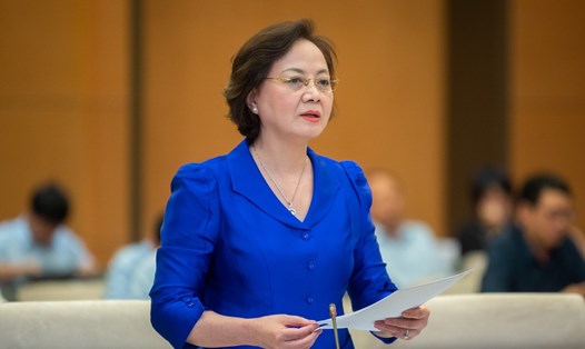 Bộ trưởng Bộ Nội vụ Phạm Thị Thanh Trà trình bày tờ trình. Ảnh: Phạm Thắng/QH

