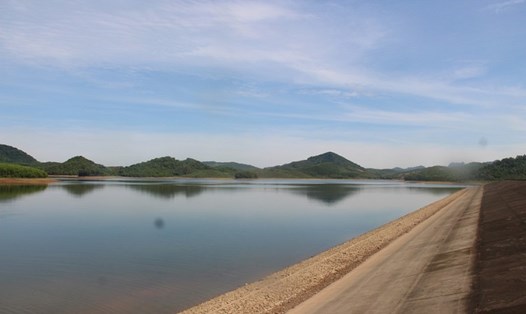 Hồ Vực Mấu, nơi UBND tỉnh Nghệ An đã có quyết định chấp thuận chủ trương đầu tư  dự án điện mặt trời 3.700 tỉ đồng.