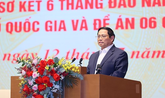 Thủ tướng Phạm Minh Chính phát biểu khai mạc hội nghị sơ kết về chuyển đổi số quốc gia. Ảnh: Hoài Anh