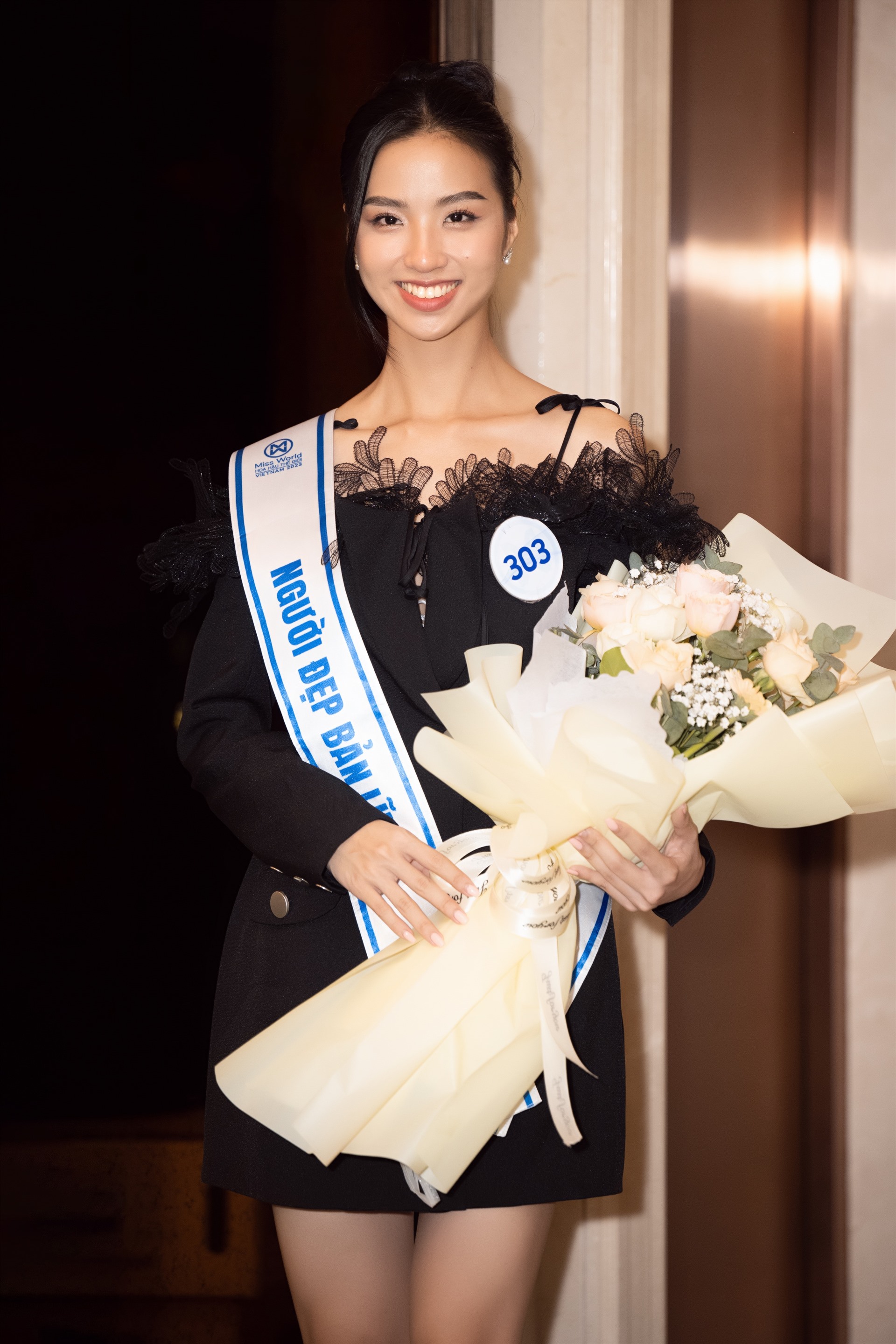 Với chiến thắng này, Tú Trinh chính thức giành được tấm vé vào thẳng top 20 chung cuộc. Đồng thời sẽ được thực hiện một bộ ảnh cùng Miss World Việt Nam 2023 Mai Phương. Ảnh: Sen Vàng. 