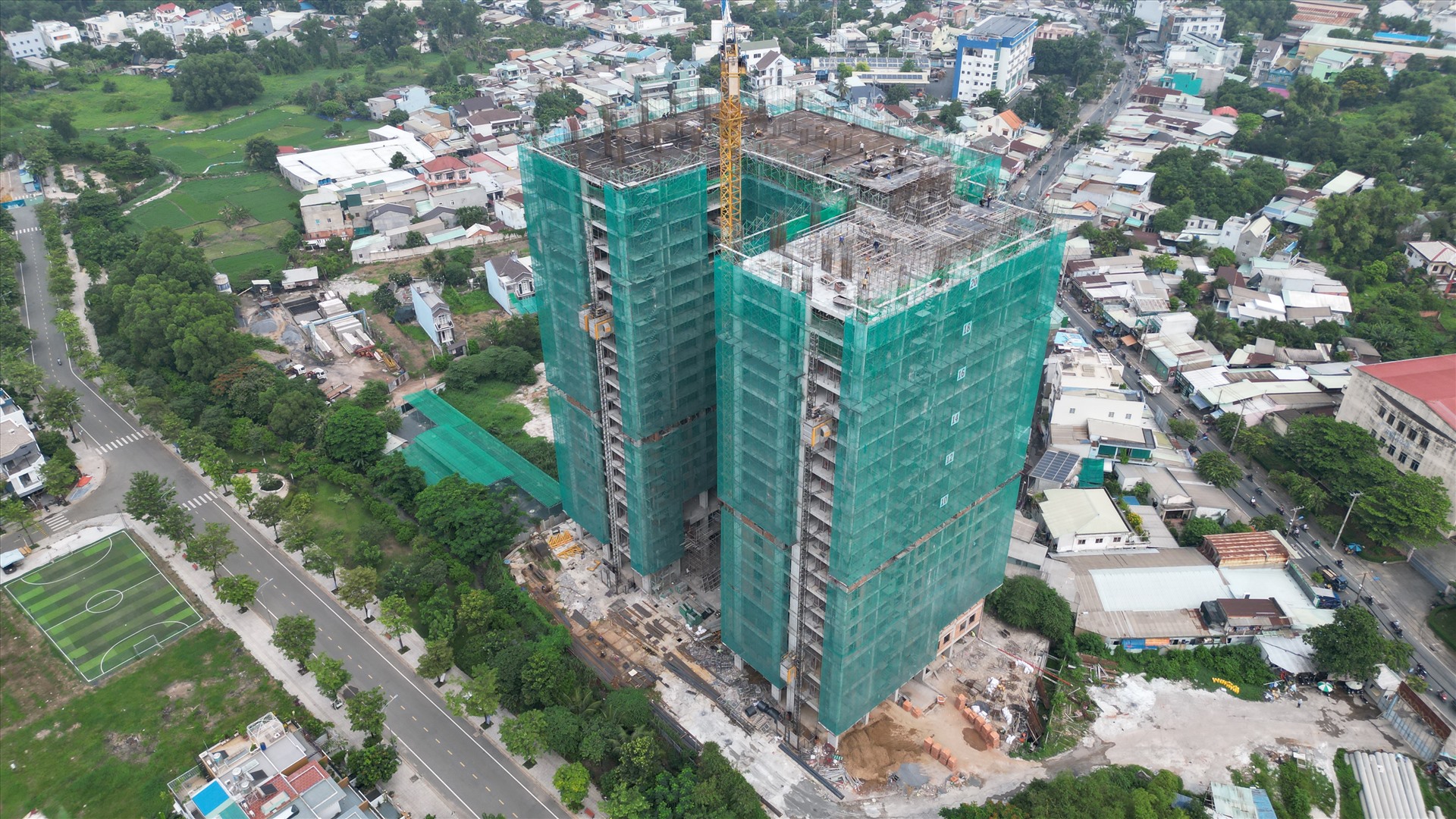 Dự án gồm 2 block cao 25 tầng với 674 căn hộ, đang được ráo riết xây dựng. Hiện giá bán các sản phẩm tại đây dao động khoảng 37-45 triệu đồng/m2.
