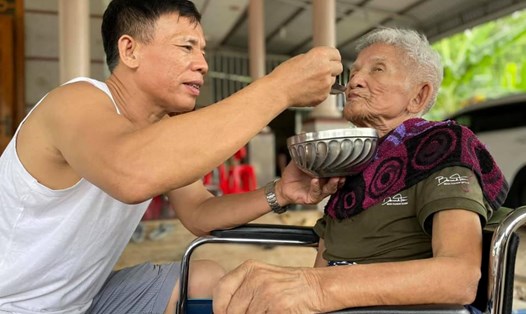 Người lớn tuổi có cuộc sống lành mạnh kéo giảm tuổi thọ. Ảnh: CTV Mỹ Thương 