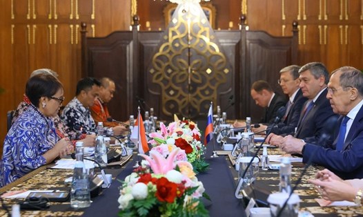 Ngoại trưởng Nga Sergei Lavrov (phải) và Ngoại trưởng Indonesia Retno Marsudi (trái) tại Jakarta, Indonesia, ngày 12.7.2023. Ảnh: Bộ Ngoại giao Nga