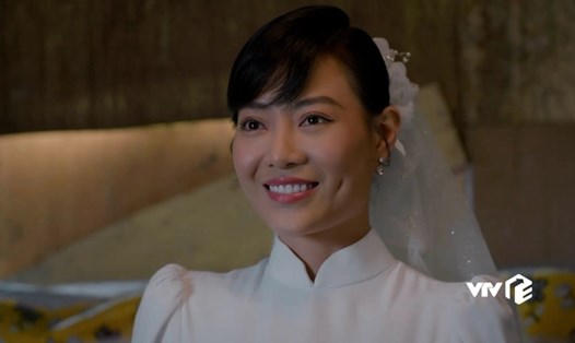 Thanh Hương mặc đồ cô dâu trong phim. Ảnh: NSX.
