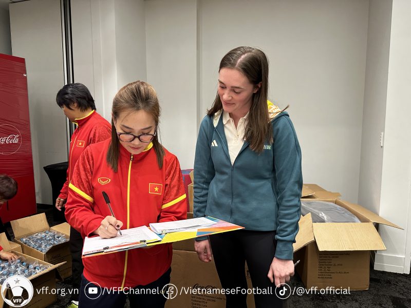 Tuyển nữ Việt Nam được FIFA hỗ trợ các trang thiết bị phục vụ công tác tập luyện và thi đấu. Ảnh: VFF