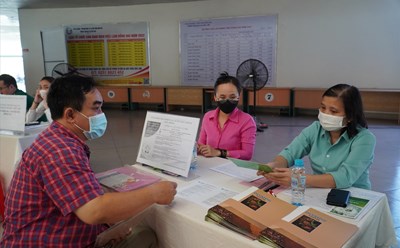 Lao động ngoài 40 tuổi gặp nhiều khó khăn khi đi xin việc. Ảnh minh hoạ: Hà Anh Chiến