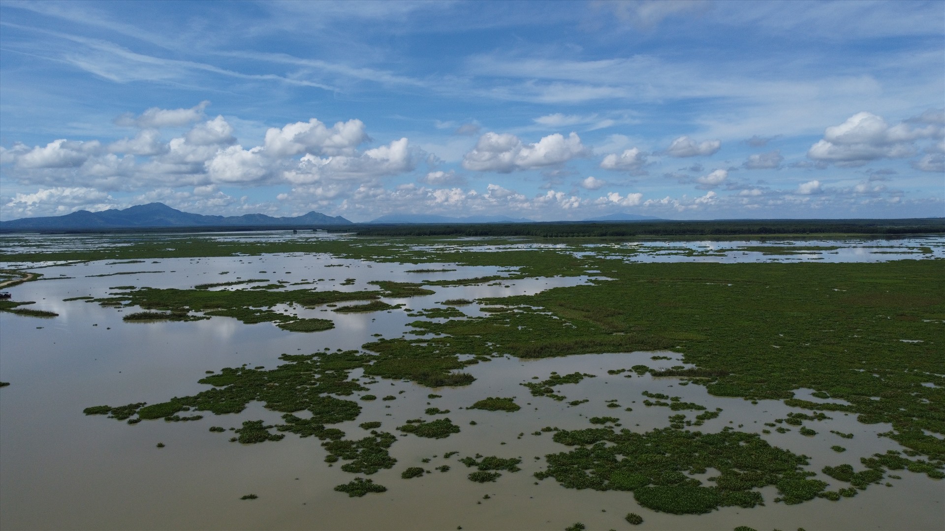 Hồ Biển Lạc ở Bình Thuận. Ảnh: Duy Tuấn