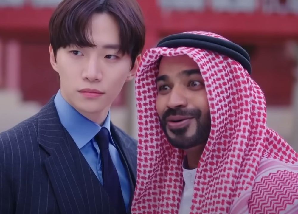 Nhân vật hoàng tử Ả Rập (phải) được miêu tả với nhiều thói xấu. Ảnh: Nhà sản xuất