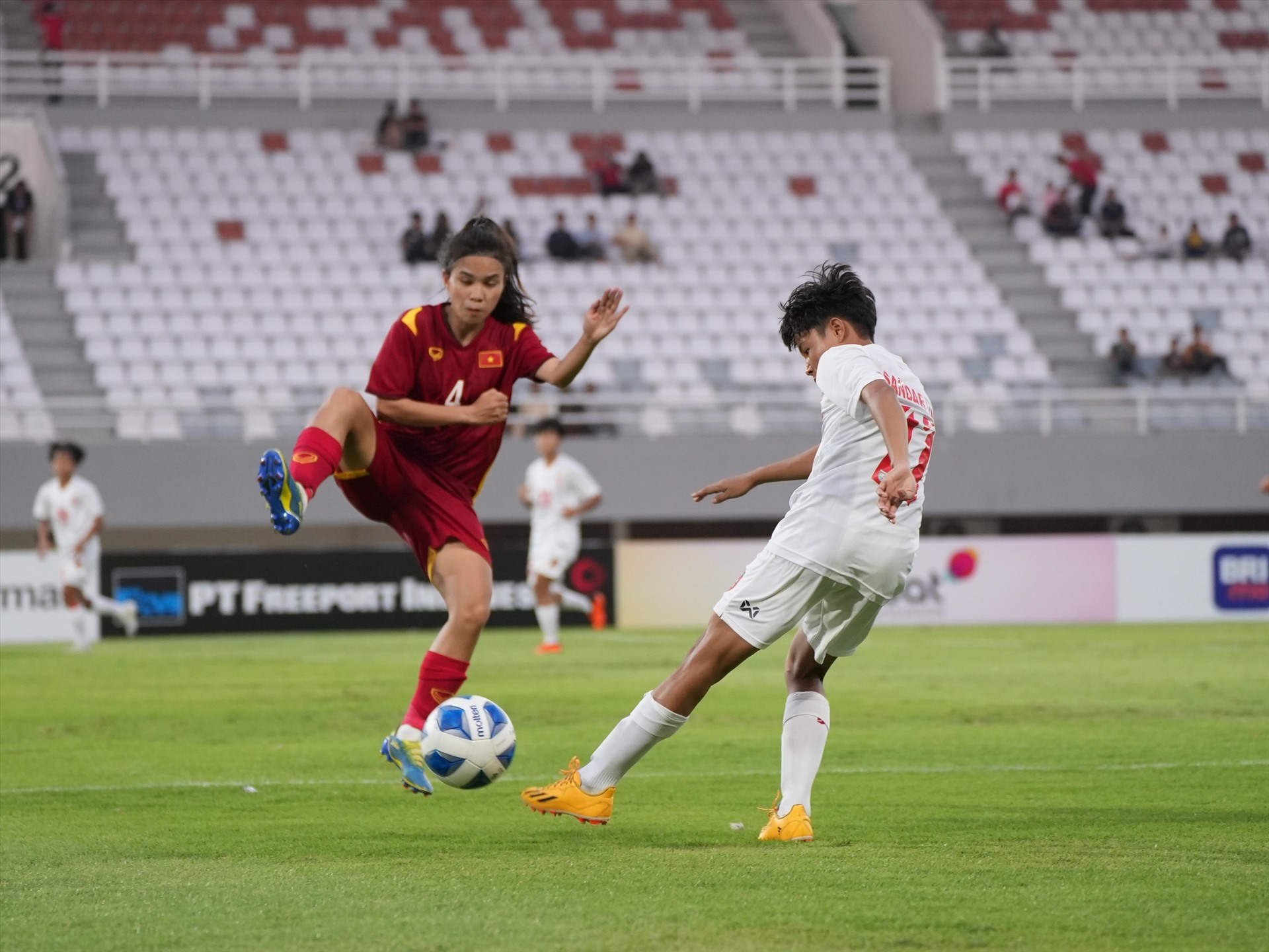 U19 nữ Việt Nam (đỏ) có bàn gỡ hoà 1-1 ở phút 43. Ảnh: VFF
