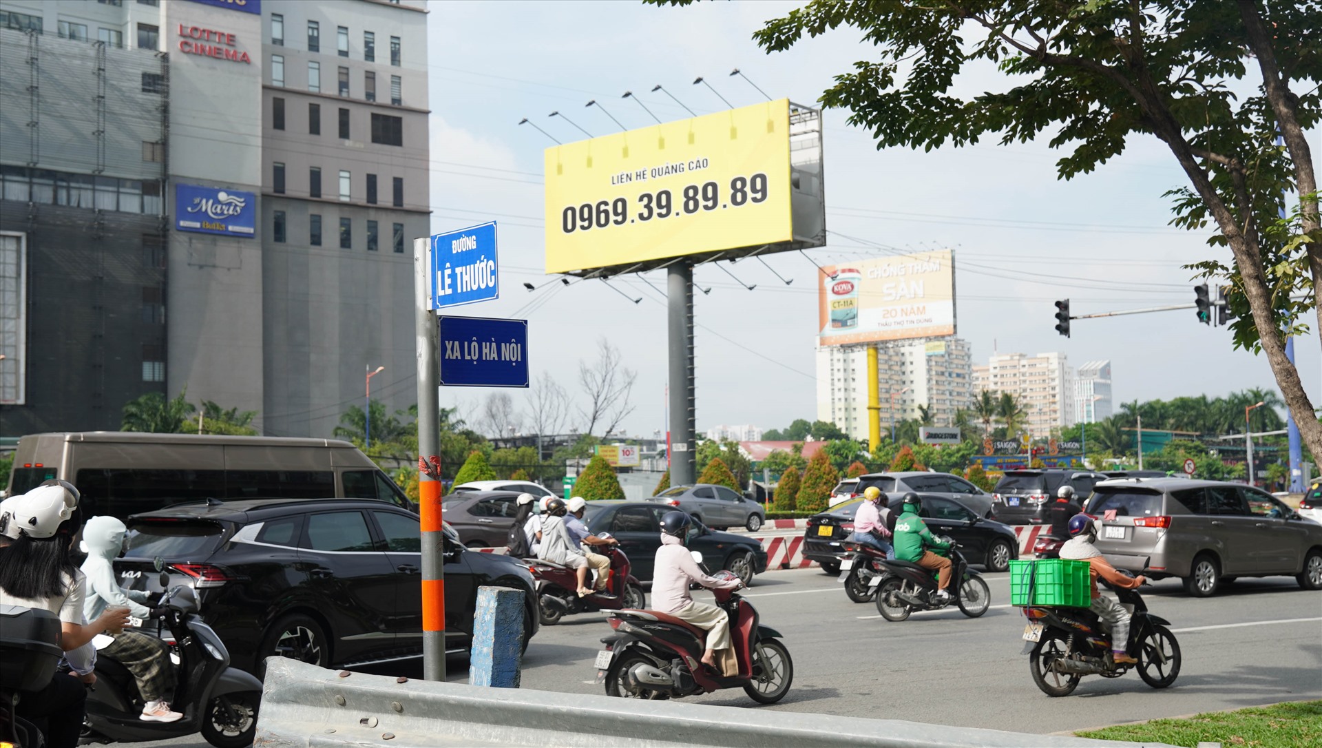 Bảng tên Xa lộ Hà Nội sẽ được đổi thành Võ Nguyên Giáp. Việc chọn tên đường Võ Nguyên Giáp nhằm ghi nhận công lao to lớn của Đại tướng Võ Nguyên Giáp đối với sự nghiệp đấu tranh giải phóng dân tộc, thống nhất đất nước.