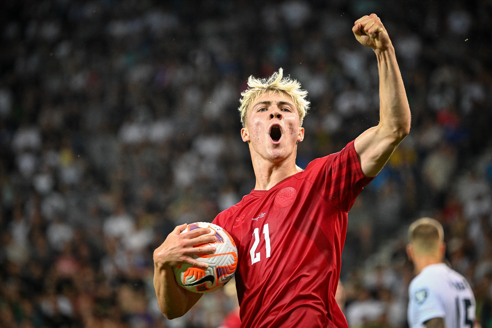 Hojlund tỏa sáng khi trở về đội tuyển Đan Mạch tham dự Vòng loại Euro 2024. Ảnh: AFP