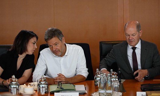 Từ trái qua: Ngoại trưởng Đức Annalena Baerbock, Bộ trưởng Kinh tế và Bảo vệ Khí hậu Đức Robert Habeck, Thủ tướng Đức Olaf Scholz trước cuộc họp công bố Chiến lược về Trung Quốc ngày 13.7.2023. Ảnh: VCG
