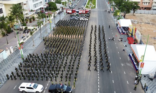 Toàn cảnh đội hình ra quân của Công an tỉnh Bình Thuận. Ảnh: Duy Tuấn