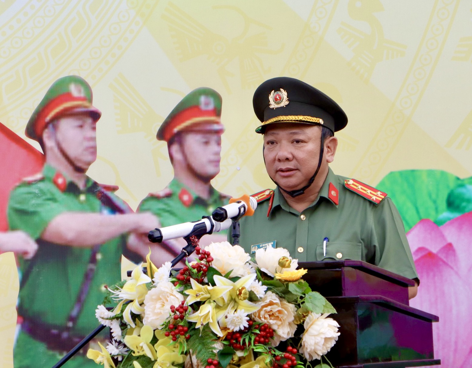 Đại tá Lê Quang Nhân, Giám đốc Công an tỉnh Bình Thuận phát biểu tại Lễ ra quân. Ảnh: Duy Tuấn