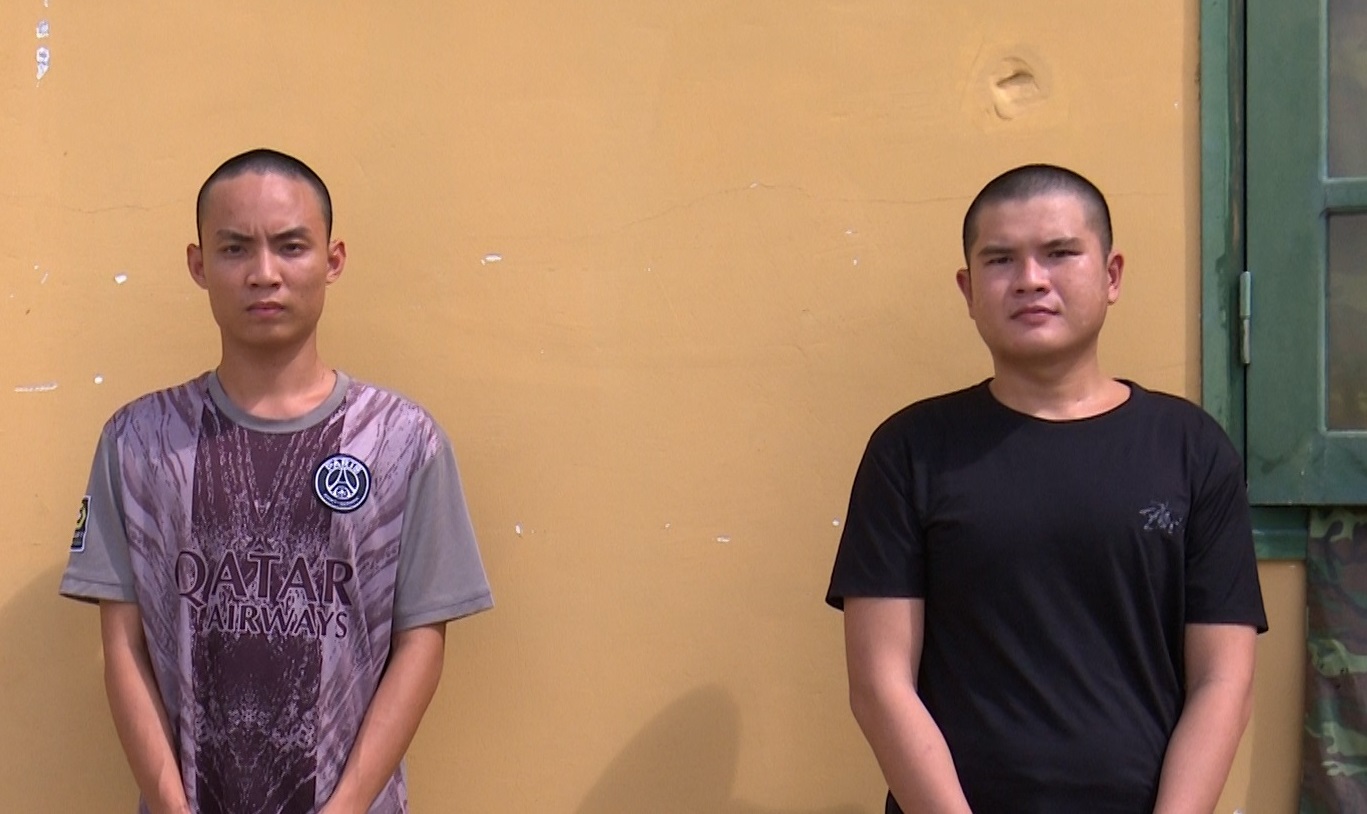 Trương Đình Quý (bên trái) và Nguyễn Anh Khoa bị khởi tố về tội Trộm cắp tài sản. Ảnh: Nghiêm Túc