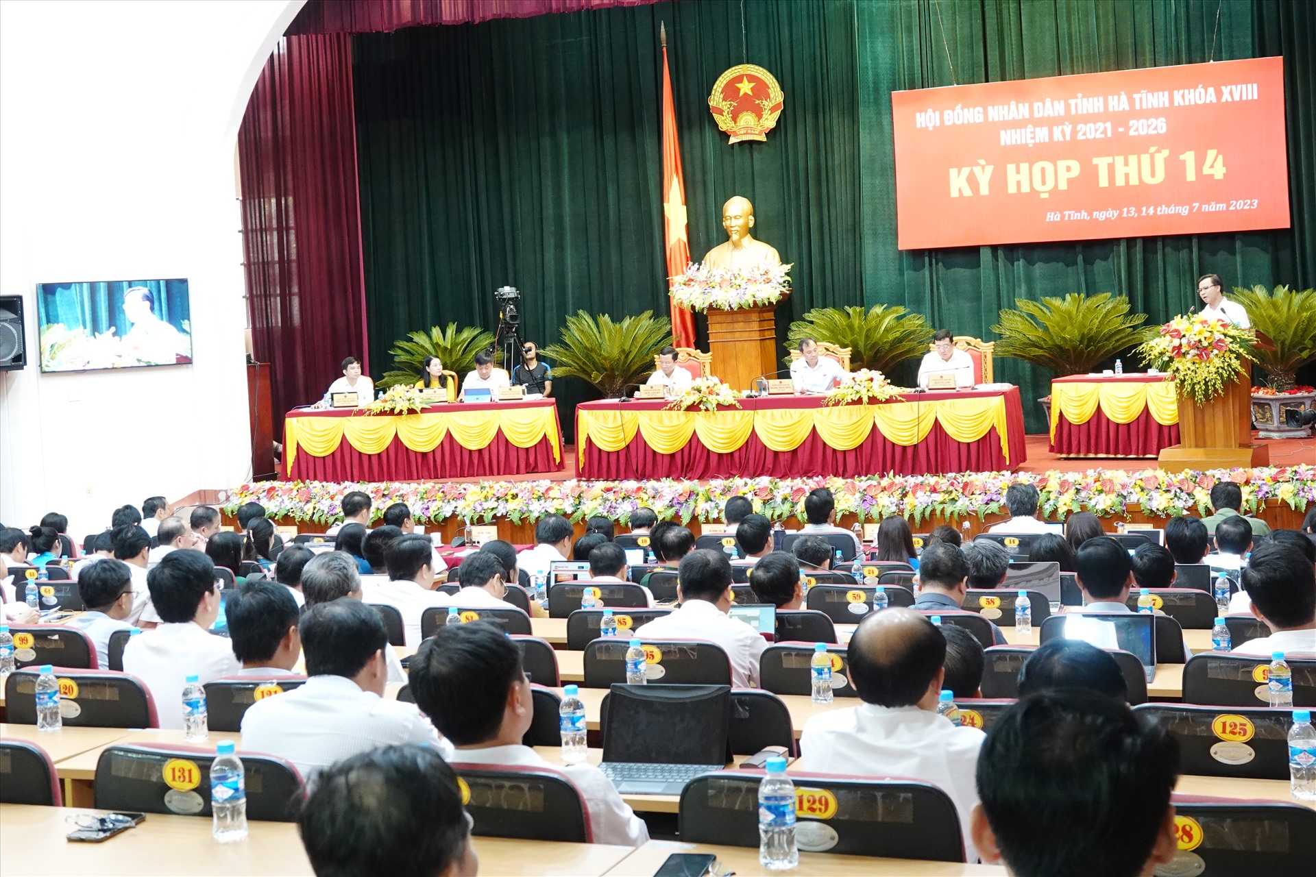 Các đại biểu dự họp HĐND tỉnh Hà Tĩnh sáng 14.7. Ảnh: Trần Tuấn. 