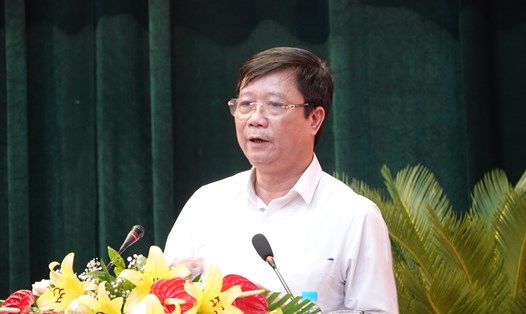 Giám đốc Sở Y tế Hà Tĩnh Nguyễn Minh Đức trả lời chất vấn. Ảnh: Trần Tuấn.