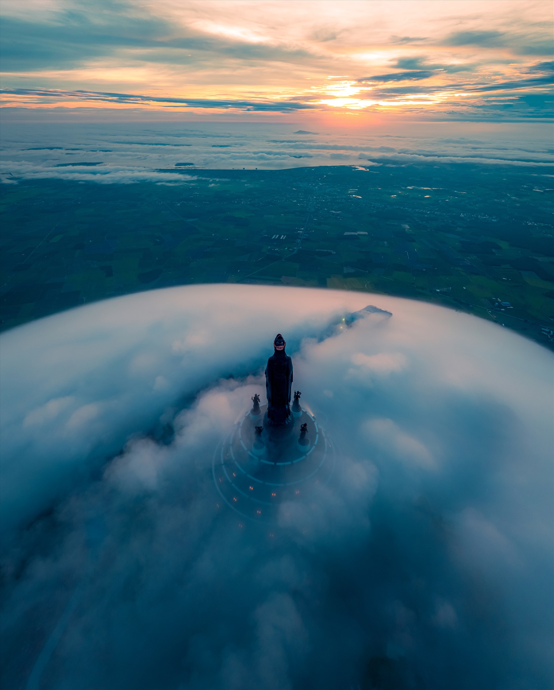 Trào lưu săn “mây đĩa bay” trên đỉnh núi Bà Đen ở Tây Ninh