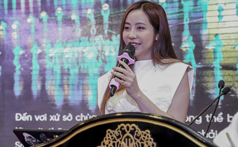 Tổng đạo diễn Lê Hải Yến chia sẻ về chương trình. Ảnh: Huyền Trang