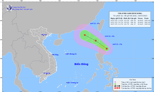 Vị trí và đường đi của áp thấp nhiệt đới gần Biển Đông. Ảnh: Trung tâm Dự báo Khí tượng Thủy văn Quốc gia.