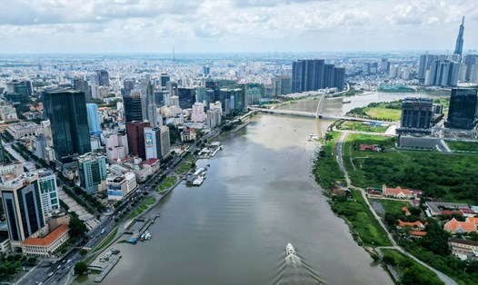 Sông Sài Gòn đoạn chảy qua trung tâm TP Hồ Chí Minh. Ảnh: Hữu Chánh
