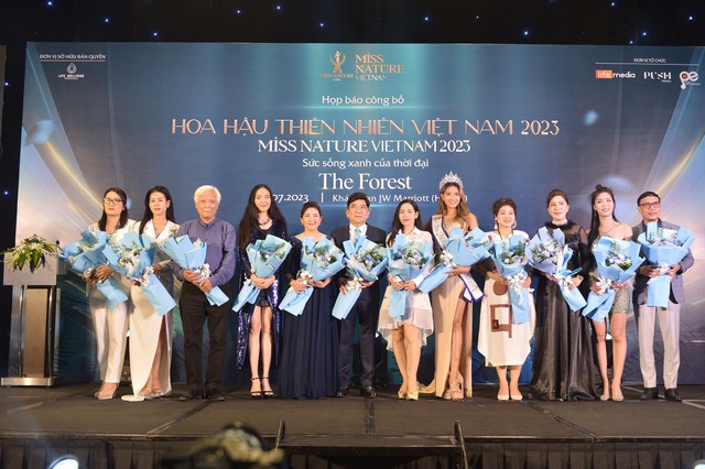 Ban Cố vấn và Ban Tổ chức cuộc thi Miss Nature Vietnam 2023. Ảnh: Ban tổ chức