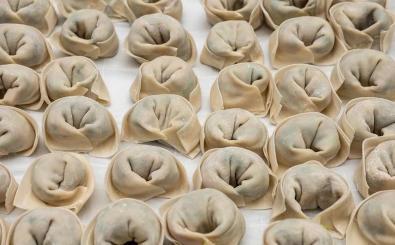 Nhà hàng ở Tứ Xuyên, Trung Quốc đang bị chính quyền điều tra vì nghi ngờ vi phạm luật phòng chống lãng phí thực phẩm của nước này. Ảnh: OsakaWayne Studio