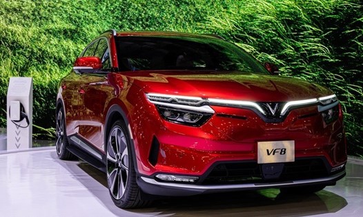 2 mẫu xe điện VF e34 và VF 8 góp mặt trong top 10 xe bán chạy nhất nửa đầu năm 2023 cho thấy xe điện đang dần được người tiêu dùng Việt đón nhận. Ảnh: VinFast