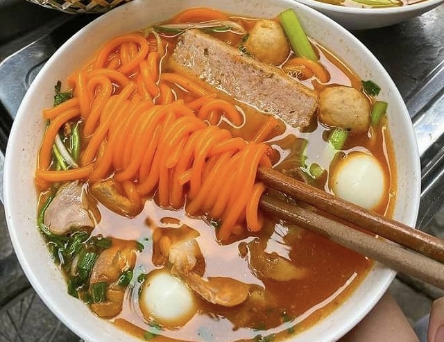 Quán bún đỏ ở Hà Nội.