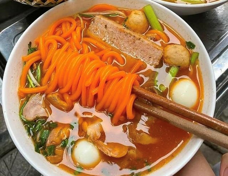 Quán bún đỏ Tây Nguyên độc lạ ở Hà Nội