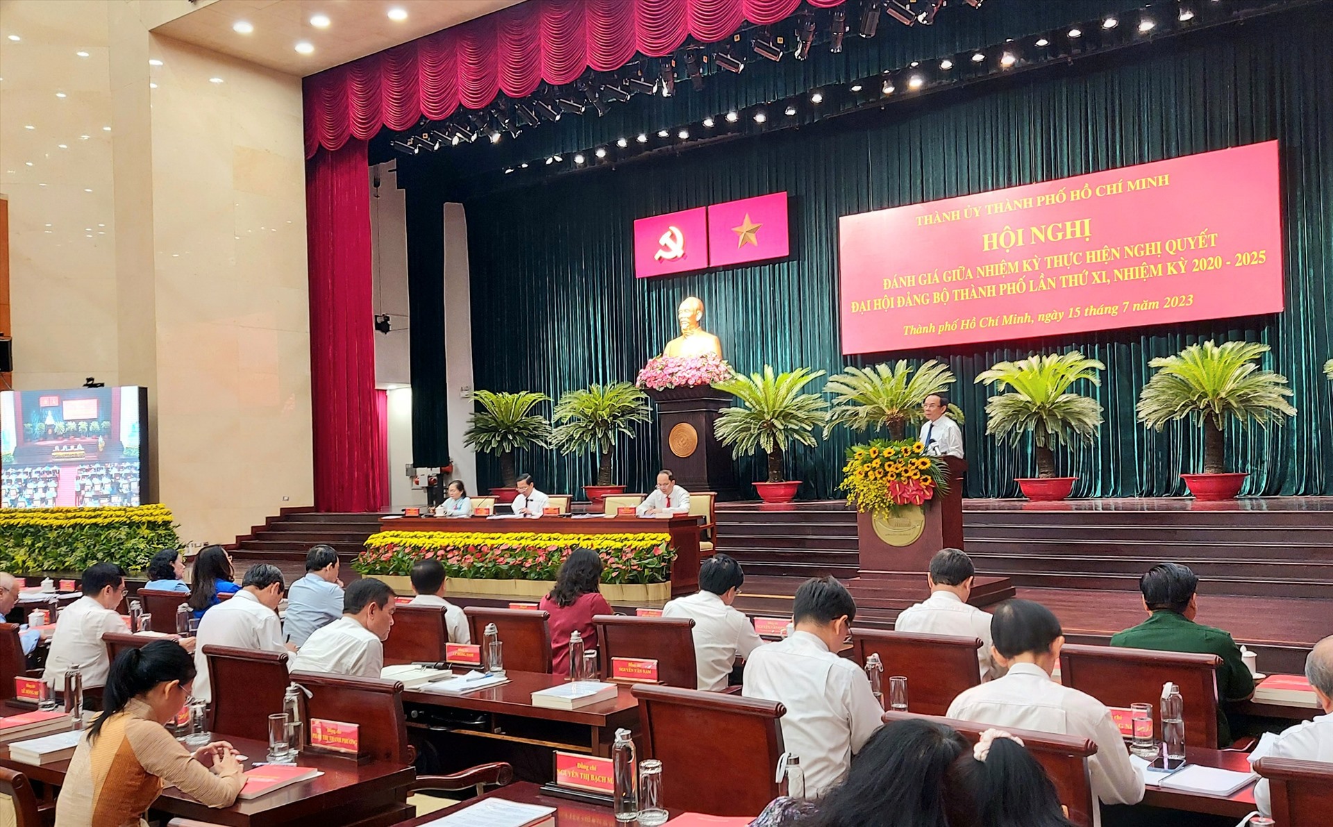 Bí thư Thành ủy TPHCM Nguyễn Văn Nên phát biểu tại hội nghị.  Ảnh: Minh Quân