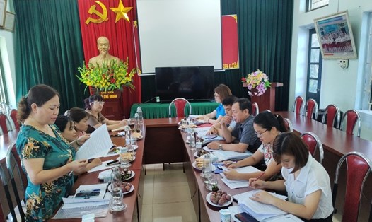 Một trong những buổi làm việc của Đoàn kiểm tra, giám sát chấp hành Điều lệ Công đoàn Việt Nam của Liên đoàn Lao động huyện Thạch Thất. Ảnh: Thu Huyền