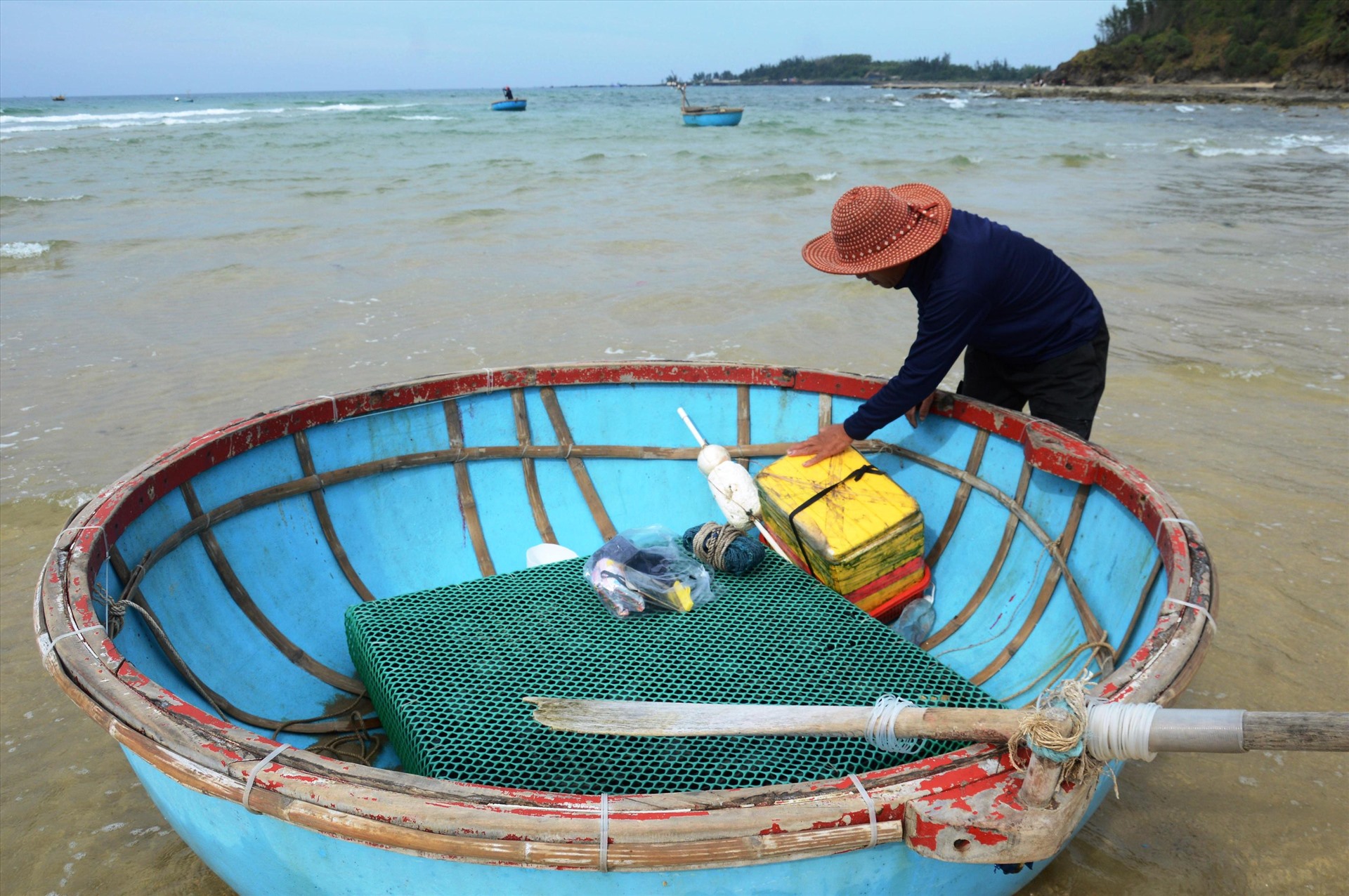 Vịnh Việt Thanh nơi Nhà máy bột giấy VNT 19 dự kiến đặt ống xả thải là nơi khai thác hải sản của hàng nghìn người dân. Ảnh: Ngọc Viên