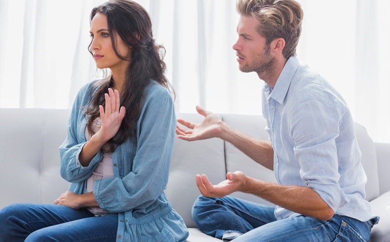 Dấu hiệu báo động người đàn ông đang dần hết yêu bạn